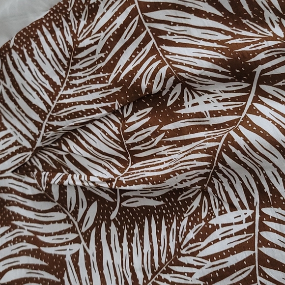 Wide Legs Palm Shorts Size Large - Picture 5 of 6